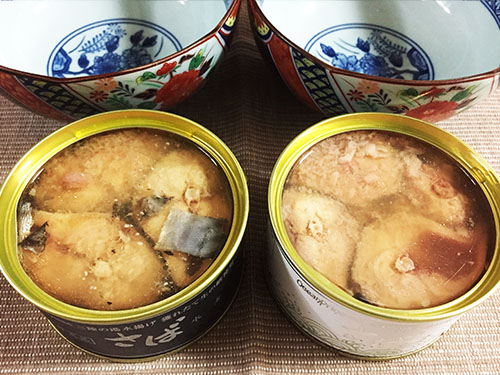 極上大ぶりさば缶と【数量限定】『生』さば缶のフタを開けたところ